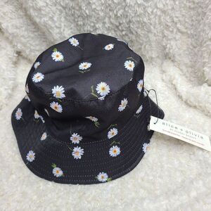 Alice + Olivia Daisy‎ Pattern/ White Reversible Bucket Hat NWT